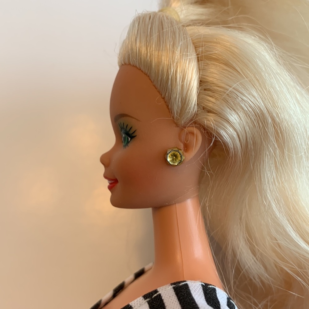 Vintage Barbie, Holiday Barbie 1991 #1871 - Picture 5 of 16